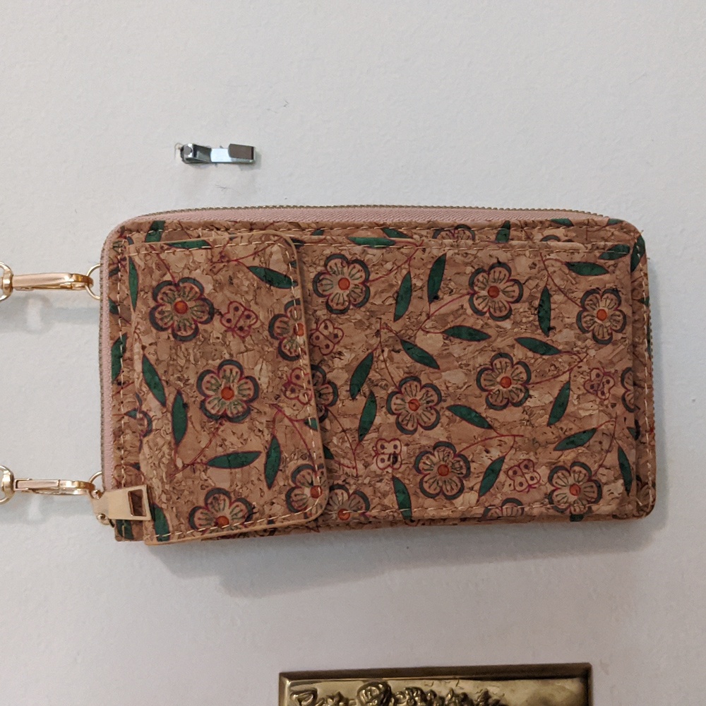 New w/o Tags Cork Cell phone Purse, Wallet